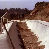 Surf de Earth - buried 1983 (Photo: Butch Olivier)