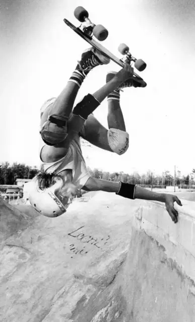 Thunderbowl - Virginia Beach VA (Skater: Jim Lalonde Photo: Liu Kit Wong - The Virginian-Pilot)